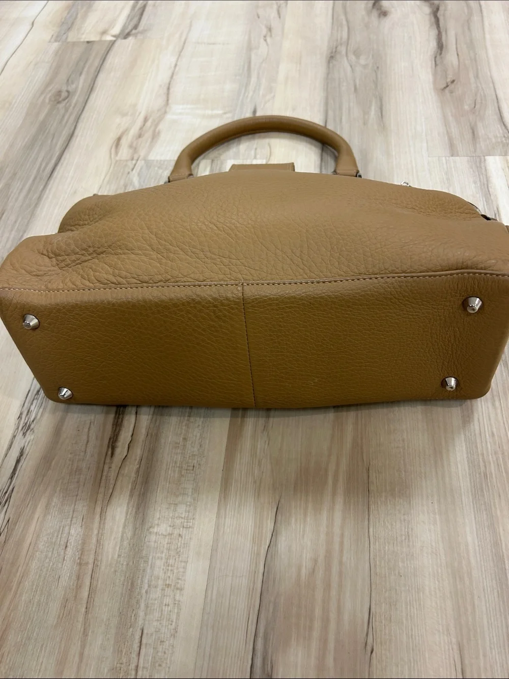 Mario Bruni Satchel in pebble leather Camel Brown with Ring-Detail Closure